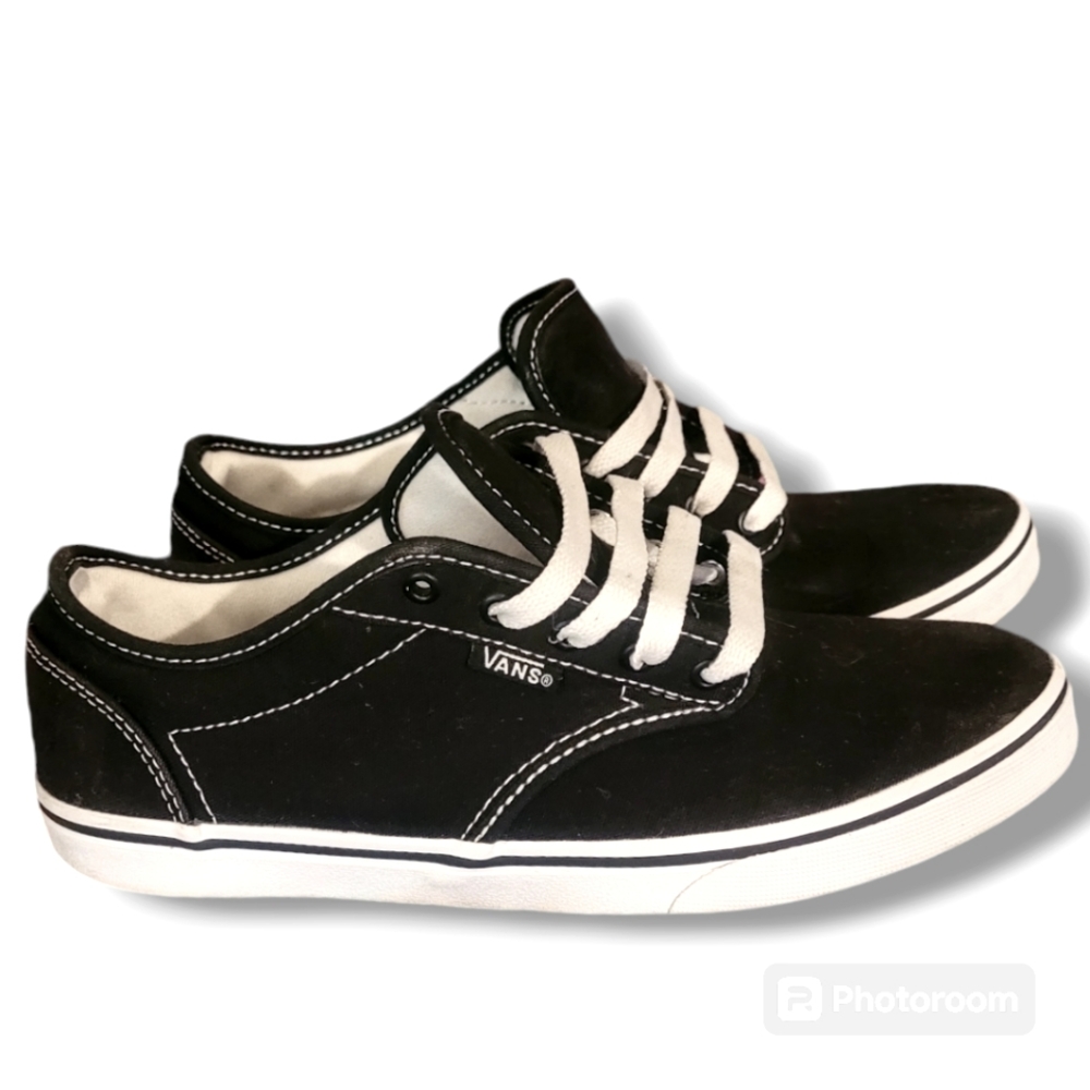 Black & White Vans Skate Shoe - Women's Size 6/Youth Size 4